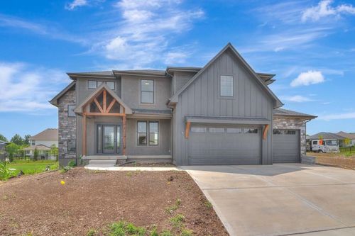 2700 Ne Crestview St, Blue Springs, MO, 64029-8471 | Card Image