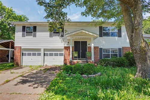 2337 Millvalley Dr, Florissant, MO, 63031-2821 | Card Image