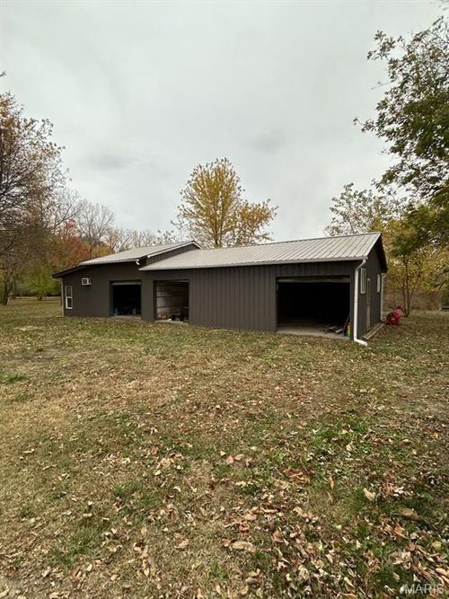 10198 S Old Route 66, Litchfield, IL, 62056-4633 | Card Image