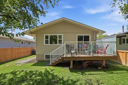 3056 32 A Street Se, House with 4 bedrooms, 2 bathrooms and 3 parking in Calgary AB | Card Image