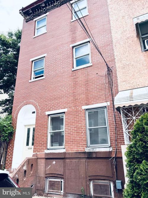 2211 N Hancock St, PHILADELPHIA, PA, 19133-3718 | Card Image