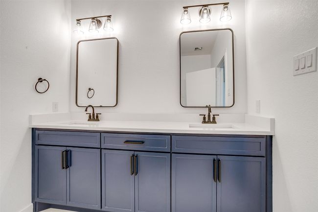 Bathroom with double vanity and a sink | Image 27