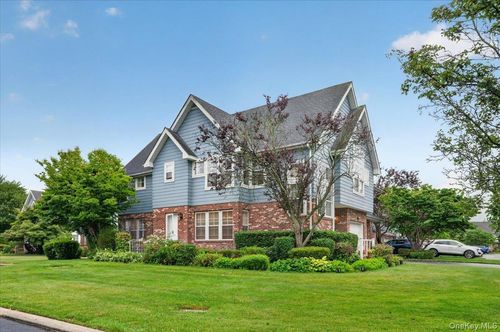 43-41-43 Broadlawn Dr, Central Islip, NY, 11722-4616 | Card Image
