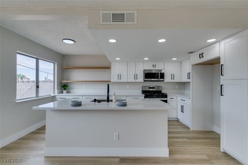 5108 Bromley Avenue, Las Vegas, NV, 89107 | Card Image