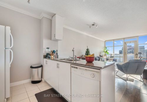 1611-35 Mariner Terr, Toronto, ON, M5V3V9 | Card Image