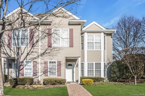 986 Madeira Blvd, Huntingtn Sta, NY, 11747-5287 | Card Image