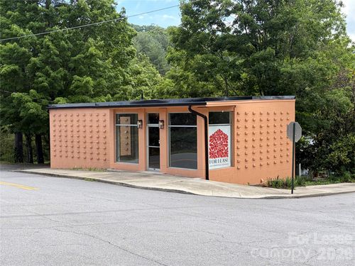 452 Wall St, Waynesville, NC, 28786-3940 | Card Image