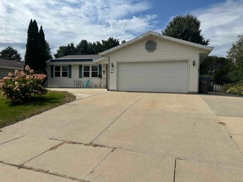 1404 Oak St, Watertown, WI, 53098-1135 | Card Image