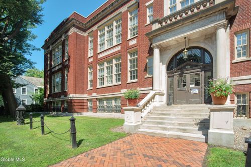apt-203-137 Front Street, Schenectady, NY, 12305 | Card Image