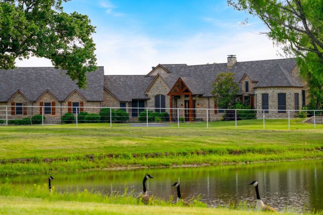 7583 Mountain View Rd, Home with 4 bedrooms, 4 bathrooms and null parking in Aubrey TX | Image 4