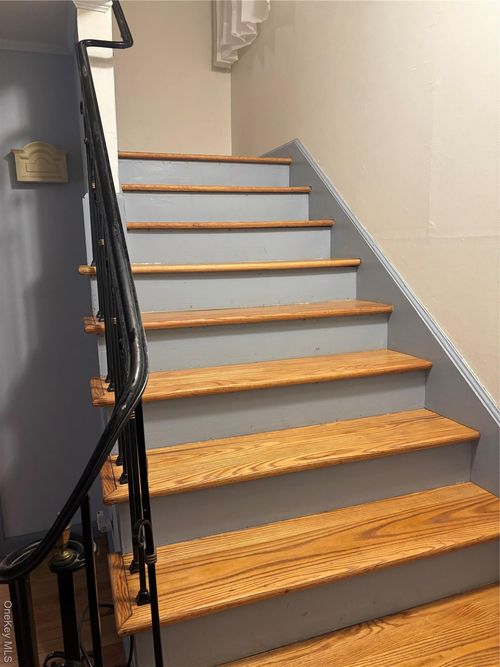 2090 Beech St, Wantagh, NY, 11793-4065 | Card Image