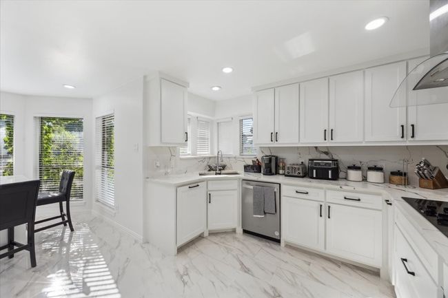 2000 E Branch Hollow Dr, House other with 3 bedrooms, 3 bathrooms and null parking in Carrollton TX | Image 9