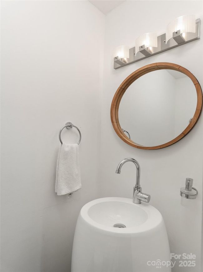 Powder Room | Image 27