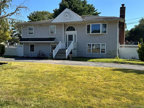 264 Atlantic St, Central Islip, NY, 11722-3224 | Card Image