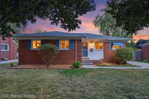 22934 Warner Street, Farmington, MI, 48336 | Card Image