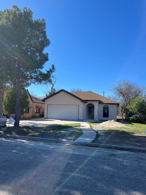 1405 Kenwood Dr, San Angelo, TX, 76903-8334 | Card Image