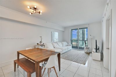 2103 - 185 Sw 7th St, Condo with 2 bedrooms, 2 bathrooms and null parking in Miami FL | Image 3