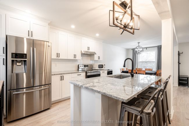 115 William Roe Blvd, House other with 5 bedrooms, 3 bathrooms and 3 parking in Newmarket ON | Image 12