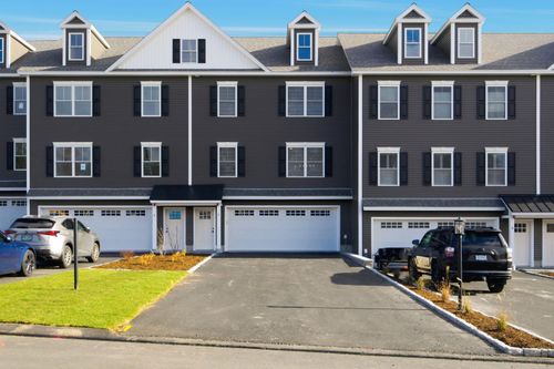 7 Elise Ave, Londonderry, NH, 03053-3270 | Card Image