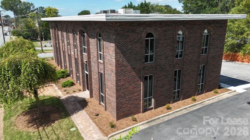 375 10th Avenue Dr Ne, Hickory, NC, 28601-2647 | Card Image
