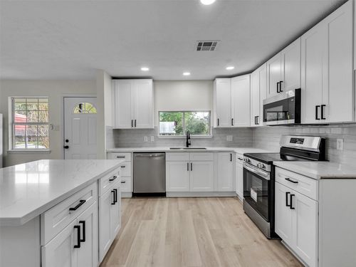 215 Sparkling Water Dr, Huffman, TX, 77336-4221 | Card Image