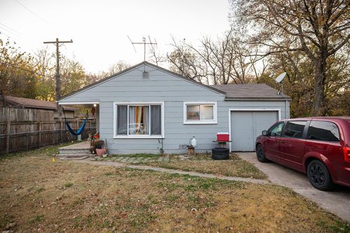 3001 E Timberlane Cir, Wichita, KS, 67216-2335 | Card Image