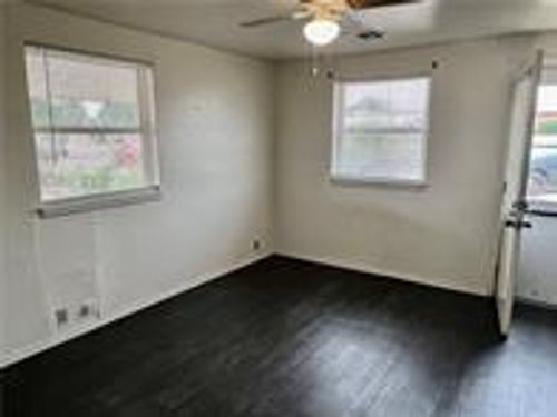 418 N State St, Weatherford, OK, 73096-5121 | Card Image