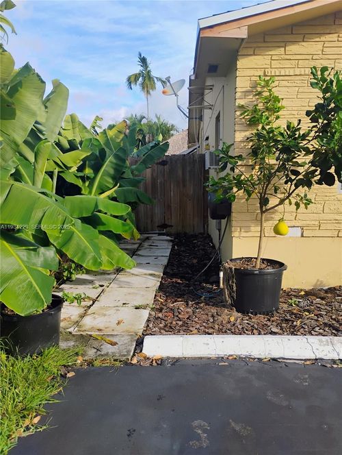 1-0 Thomas St, Hollywood, FL, 33020 | Card Image