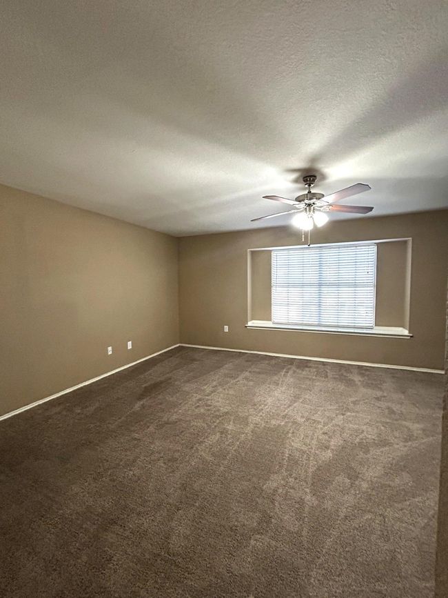 Upstairs Living Room | Image 11