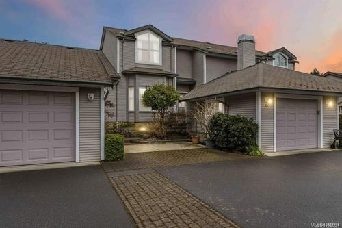 21-3633 Cedar Hill Rd, Victoria, BC, V8P3Z3 | Card Image
