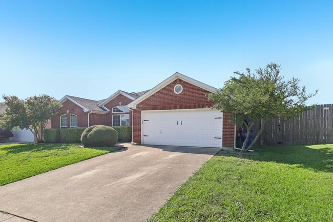 1708 Crestmeadow Ln, House other with 3 bedrooms, 2 bathrooms and null parking in Mansfield TX | Image 9
