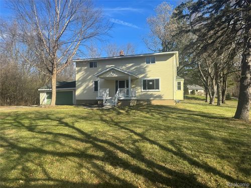 1460 W Silverbell Rd, Lake Orion, MI, 48359-1330 | Card Image