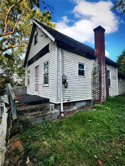 401 N Jackson St, House other with 2 bedrooms, 1 bathrooms and 1 parking in Evans City Boro PA | Image 1