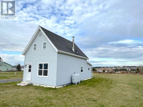 17 Paquet Ave, Souris, PE, C0A2B0 | Card Image