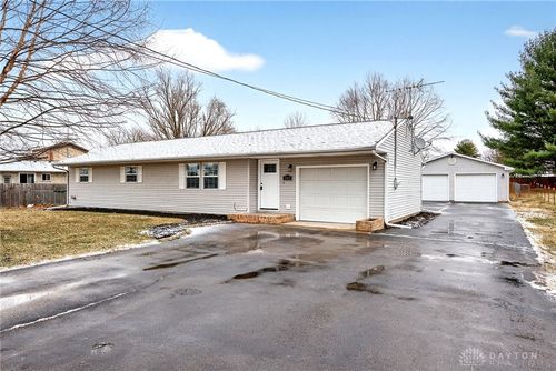 212 Robert Ln, Xenia, OH, 45385-2638 | Card Image