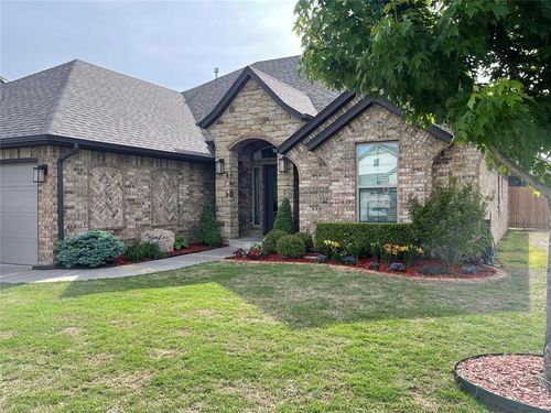 2101 Pine Creek Ave, Yukon, OK, 73099-7414 | Card Image