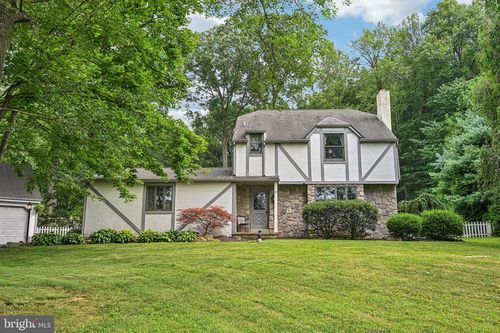 902 Mount Pleasant Rd, Pottstown, PA, 19465-8808 | Card Image