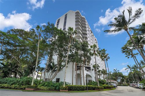 1014-3610 Yacht Club Dr, Aventura, FL, 33180 | Card Image