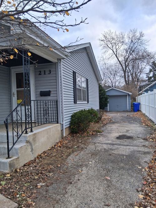 213 S Summit St, Wheaton, IL, 60187-5909 | Card Image