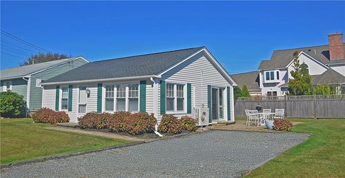 8 Pocono Rd, Narragansett, RI, 02882-5812 | Card Image