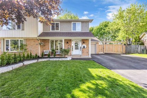 423 Knightsbridge Crescent, Ancaster, ON, L9G3S4 | Card Image