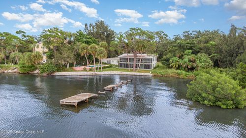 327 S Tropical Trl, MERRITT ISLAND, FL, 32952-4832 | Card Image