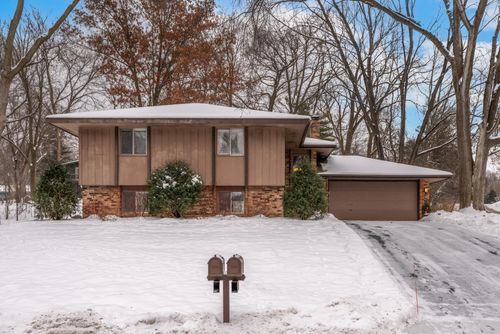 12825 Woodview Ln, Burnsville, MN, 55337-3641 | Card Image