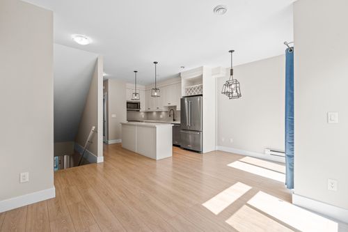 17-5945 177b St, Surrey, BC, V3S4J7 | Card Image