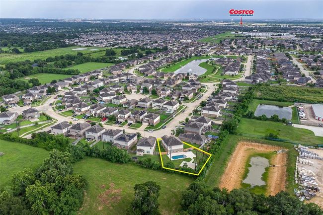 Aerial View, Costco and the 290 Fwy are 8 min away, along with other shopping. | Image 21