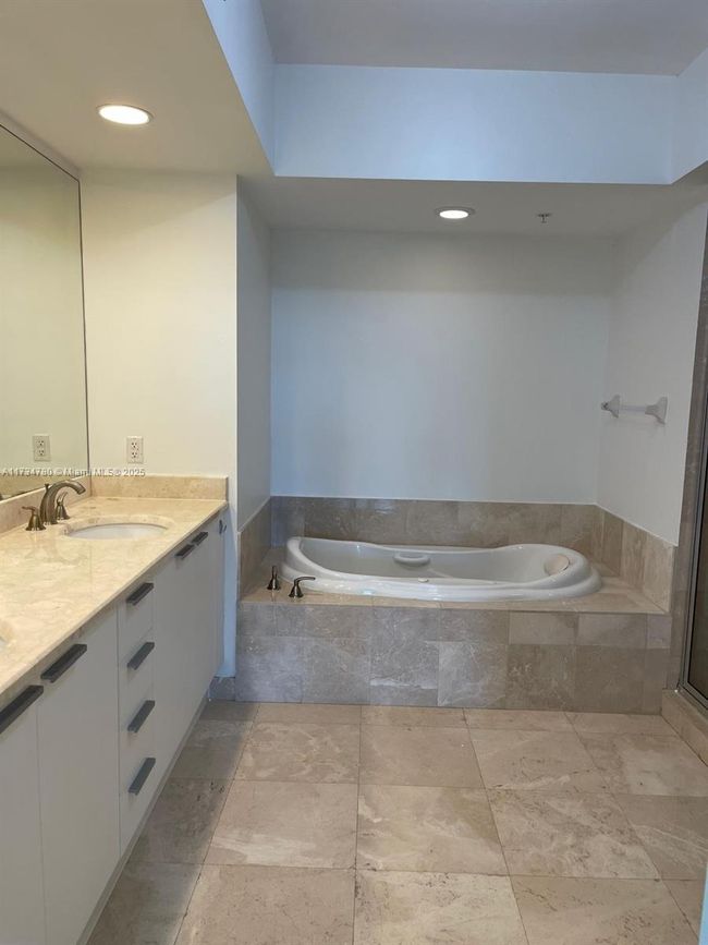 APT-1103 - 15051 Royal Oaks Ln, Condo with 3 bedrooms, 3 bathrooms and null parking in North Miami FL | Image 21