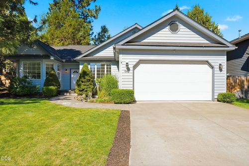 947 Se Sunwood Ct, Bend, OR, 97702-3304 | Card Image