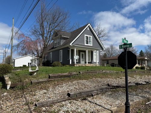 206 E Perry St, Versailles, IN, 47042-9476 | Card Image