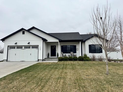 700 Oakwood Dr, Webster City, IA, 50595-3182 | Card Image