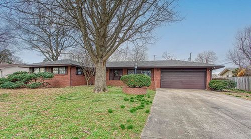 1911 S Saratoga Ave, Springfield, MO, 65804-2749 | Card Image